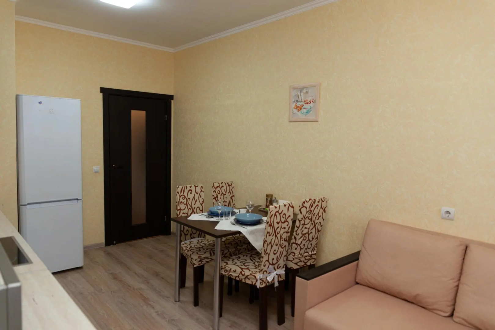 Апартаменты однокомнатные (117) Серебровская 91