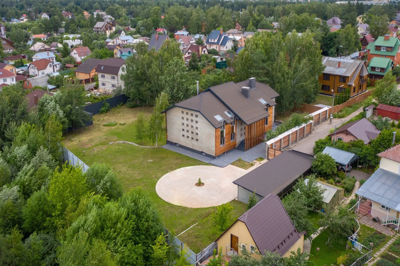 Коттедж Huse Современный с бассейном в Нахабино