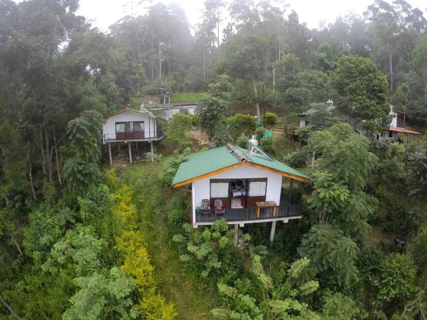 Отель Cloudy Hill Cottage