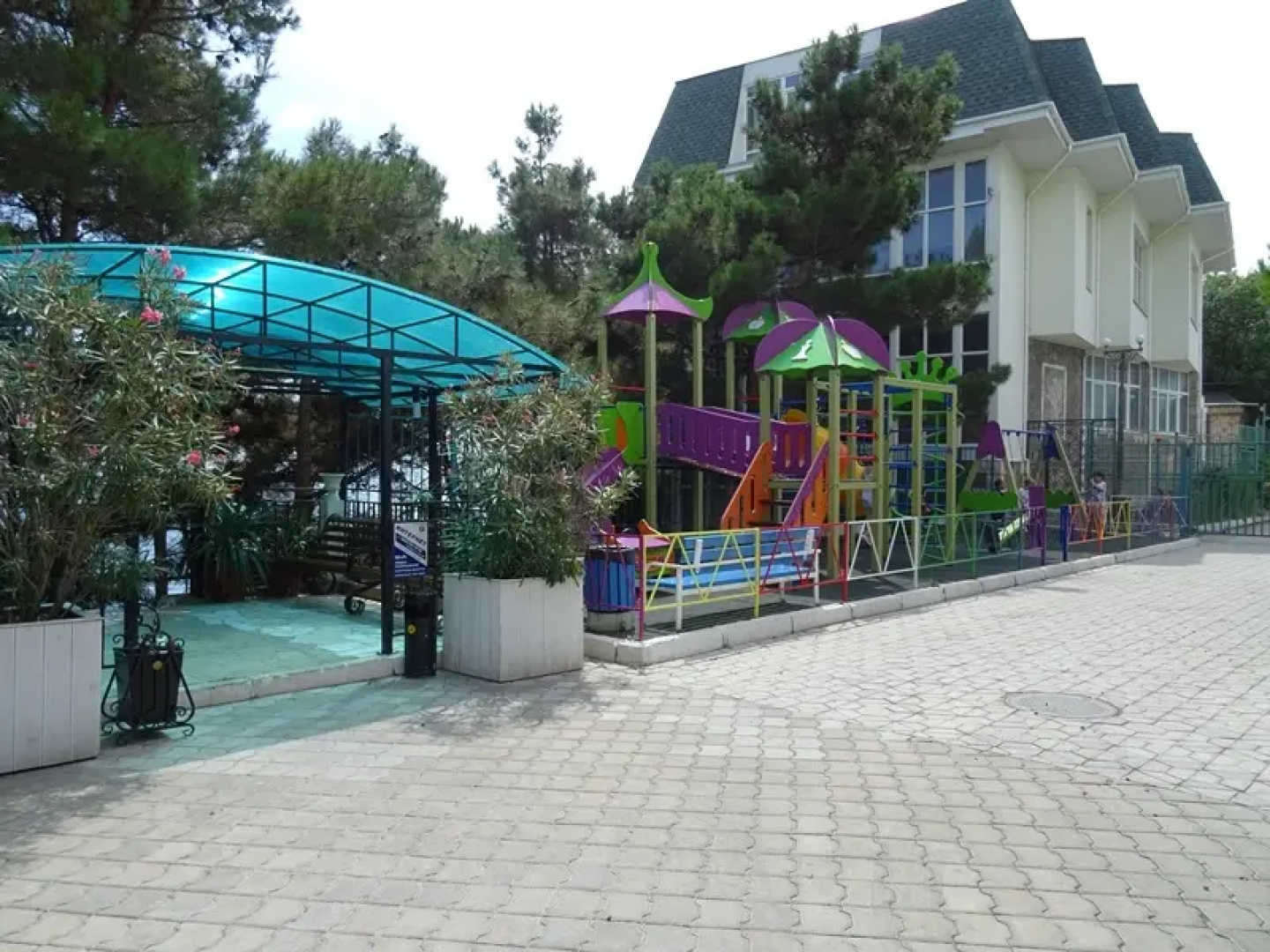 Royal Nikita Apartments