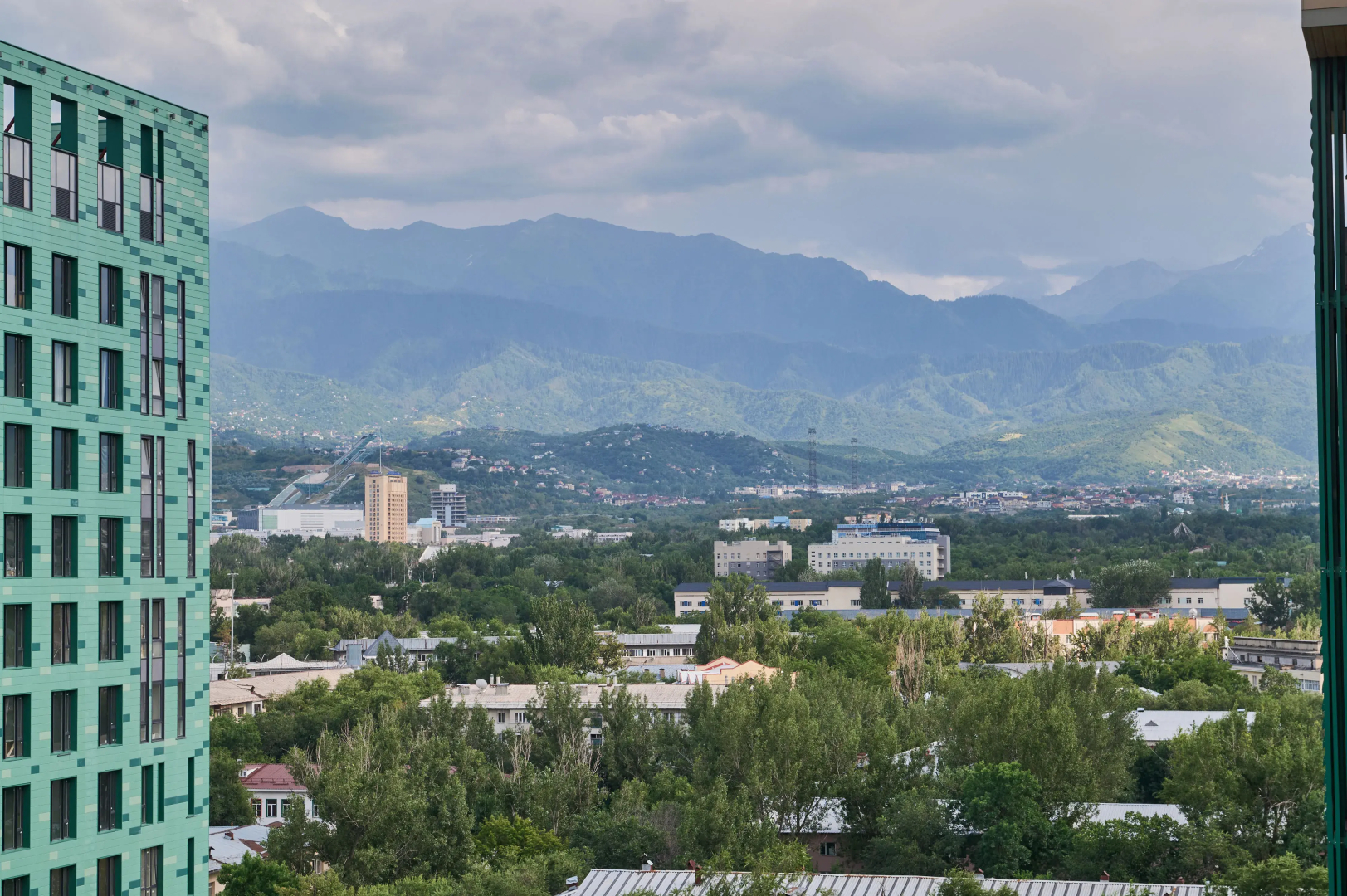 Квартира в центре города с видом на горы
