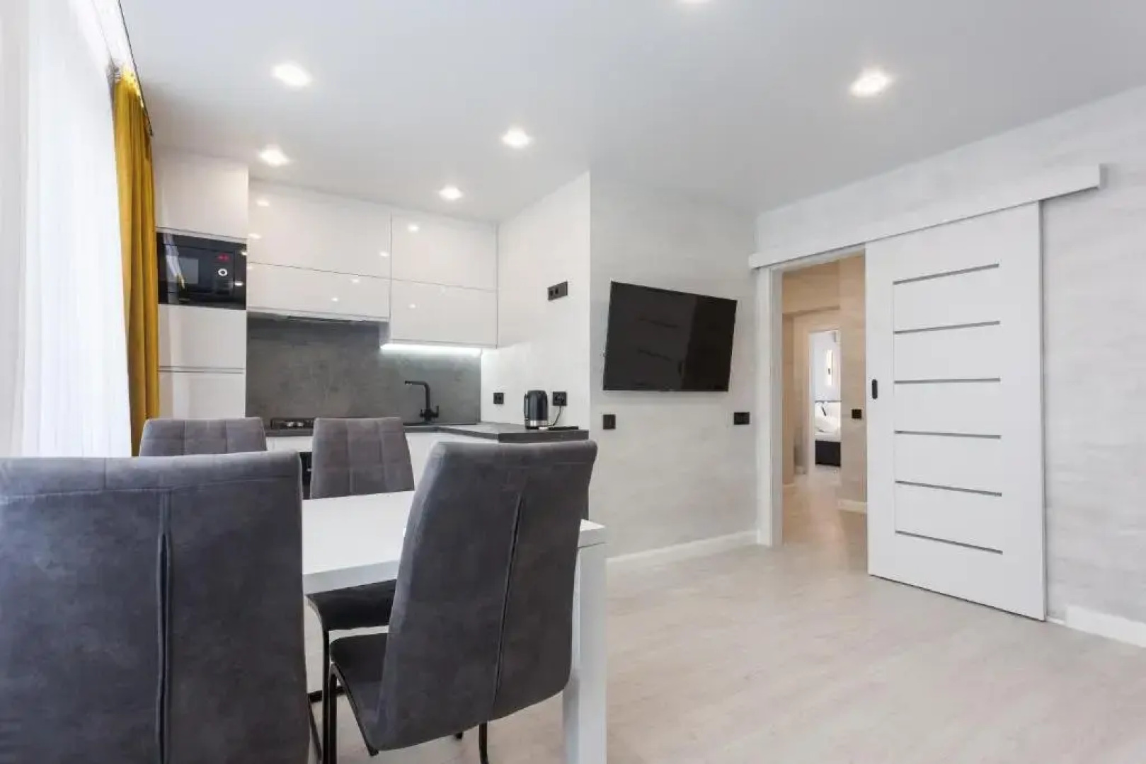 Апартаменты Трёхкомнатный Люкс, центр, площадь Победы, Черняховского 10А, Колибри#10А