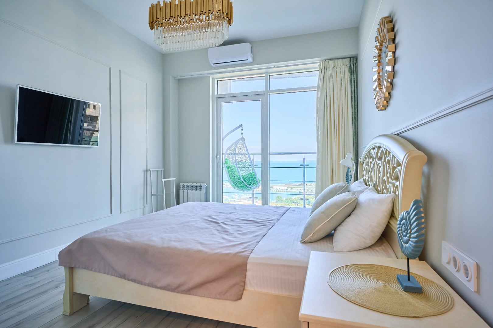 Апартаменты с Шикарным Видом на Море в Центре Сочи