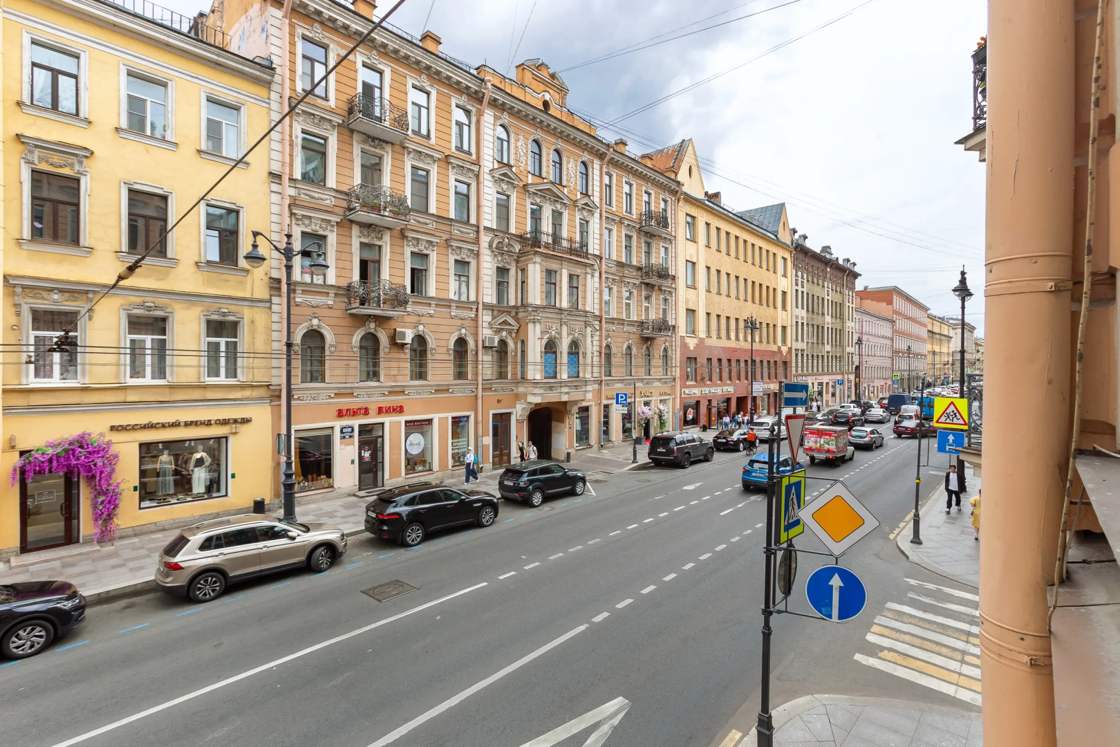 Апартаменты Roomstay Большой Делюкс