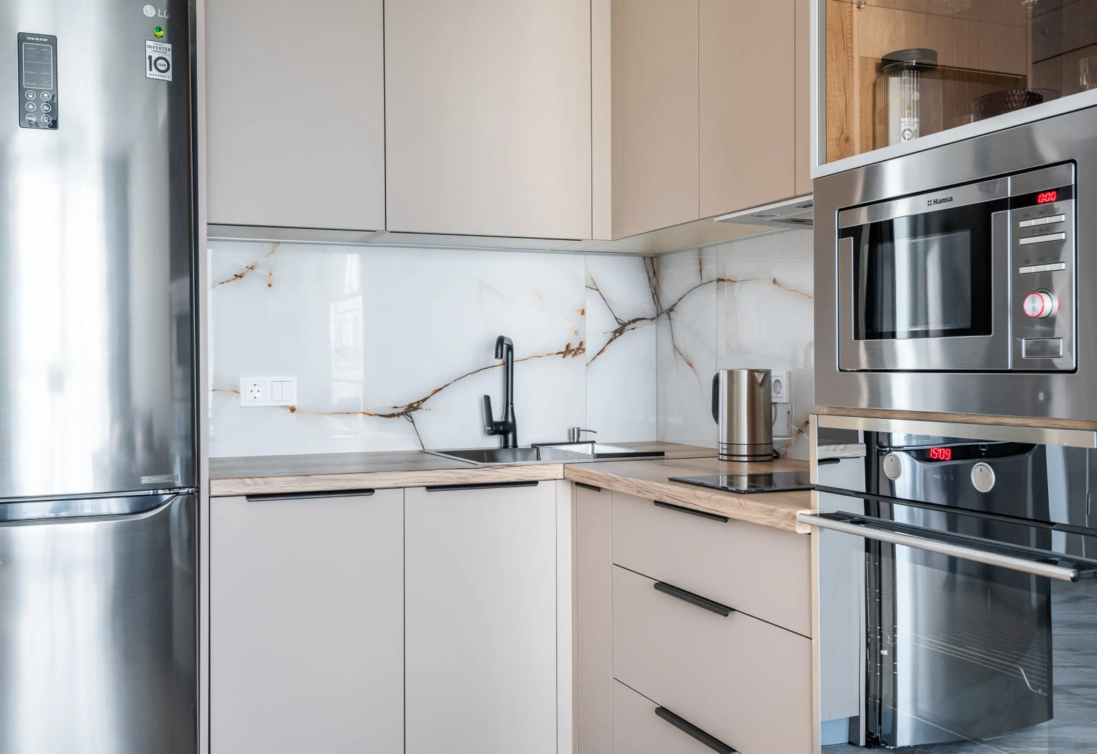 Квартира на сутки Парк Челюскинцев Самозаселение Wi-Fi Кондиционер Кухня объединена с жилой зоной Отдельная спальня