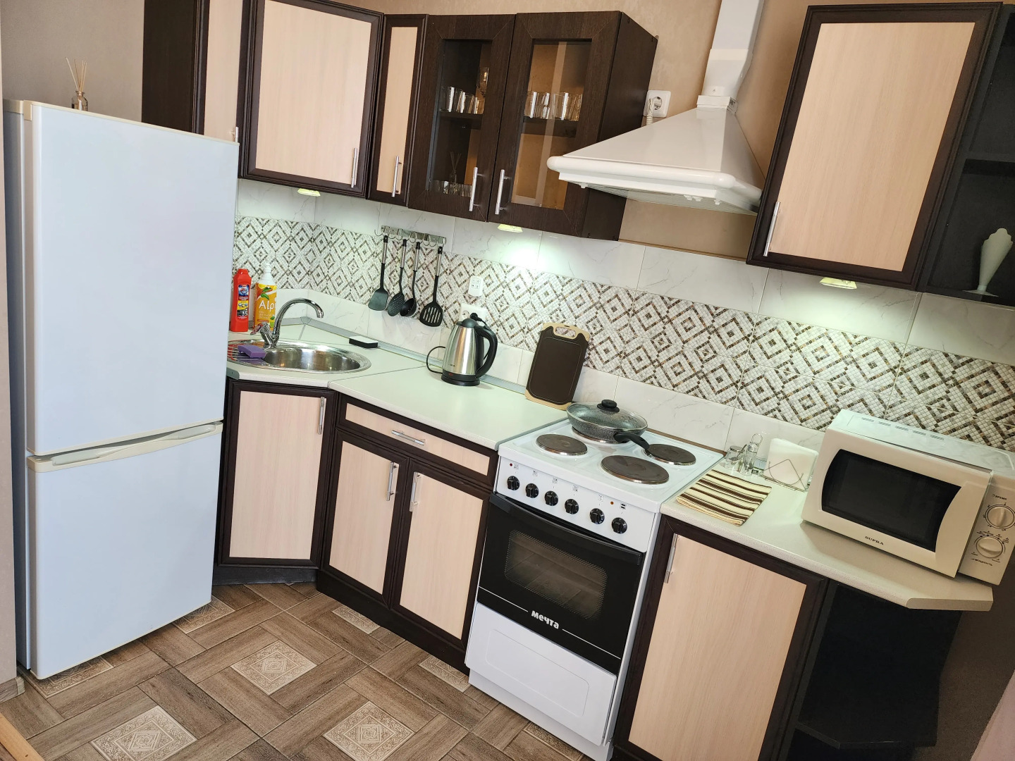 Квартира Студия с Балконом и Видом на Озеро Чебаркуль Рядом с Вокзалом