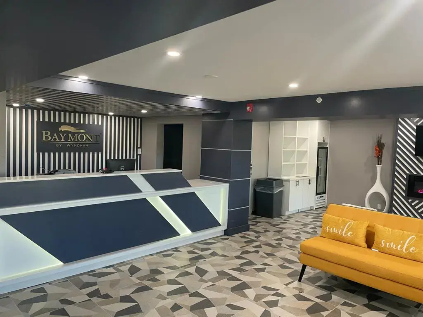 Отель Baymont by Wyndham East Ridge