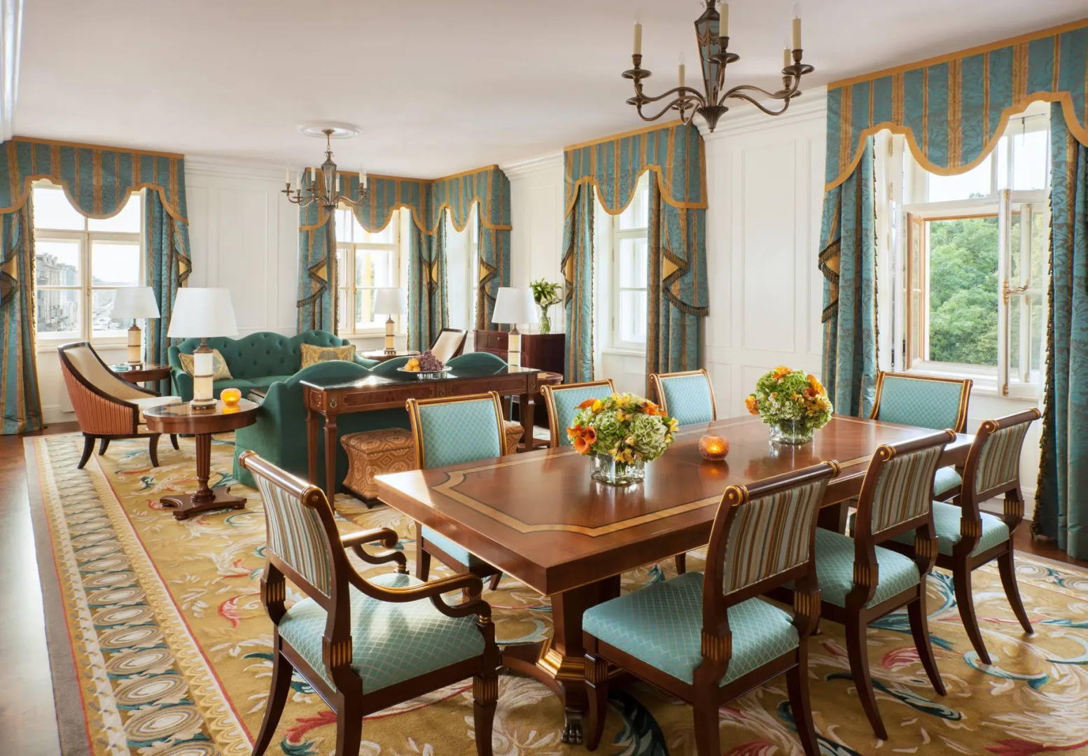 Отель Four Seasons Lion Palace St. Petersburg