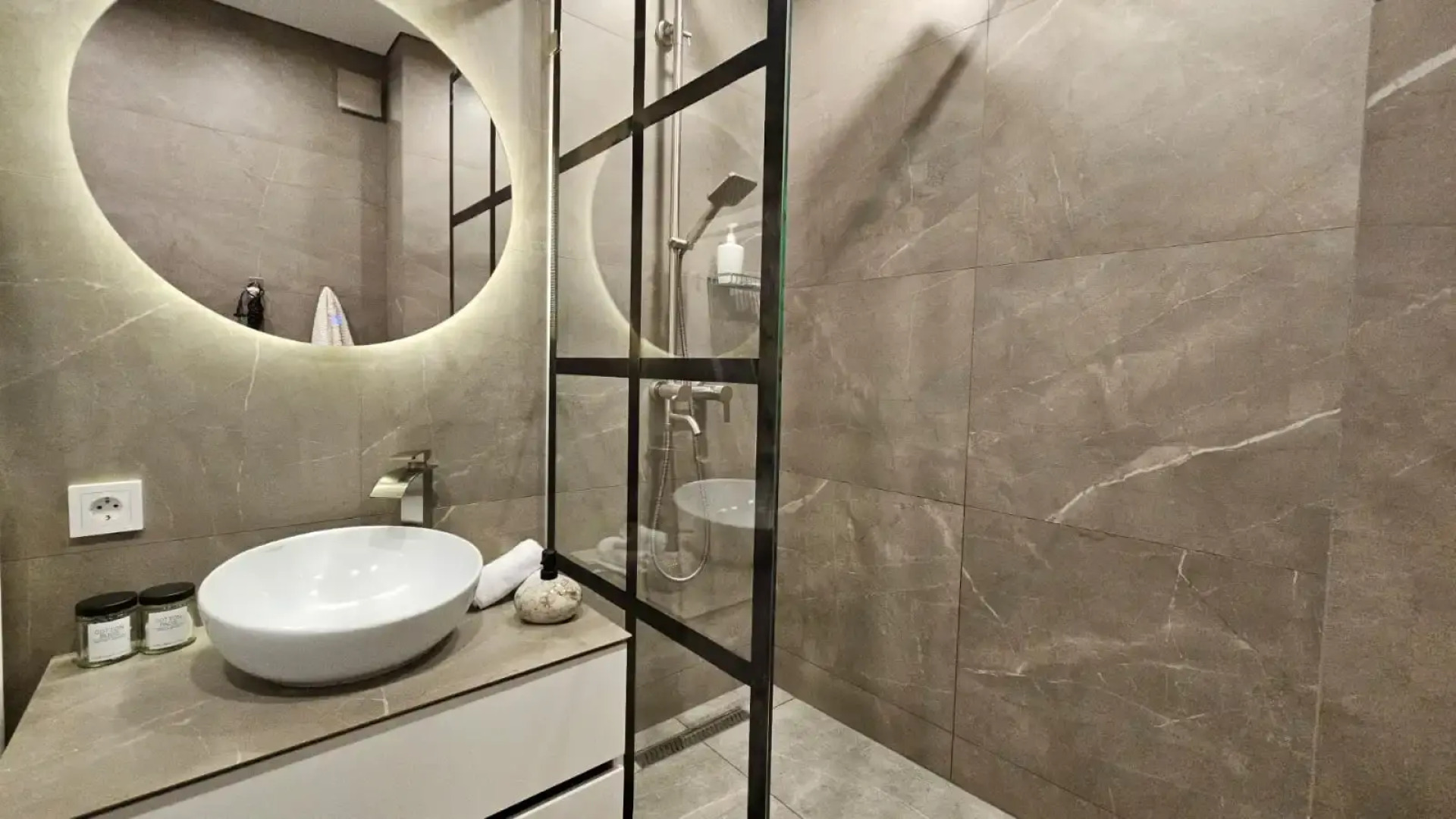 Квартира Современный Комфорт в Удобной Локации от Urban Apartments