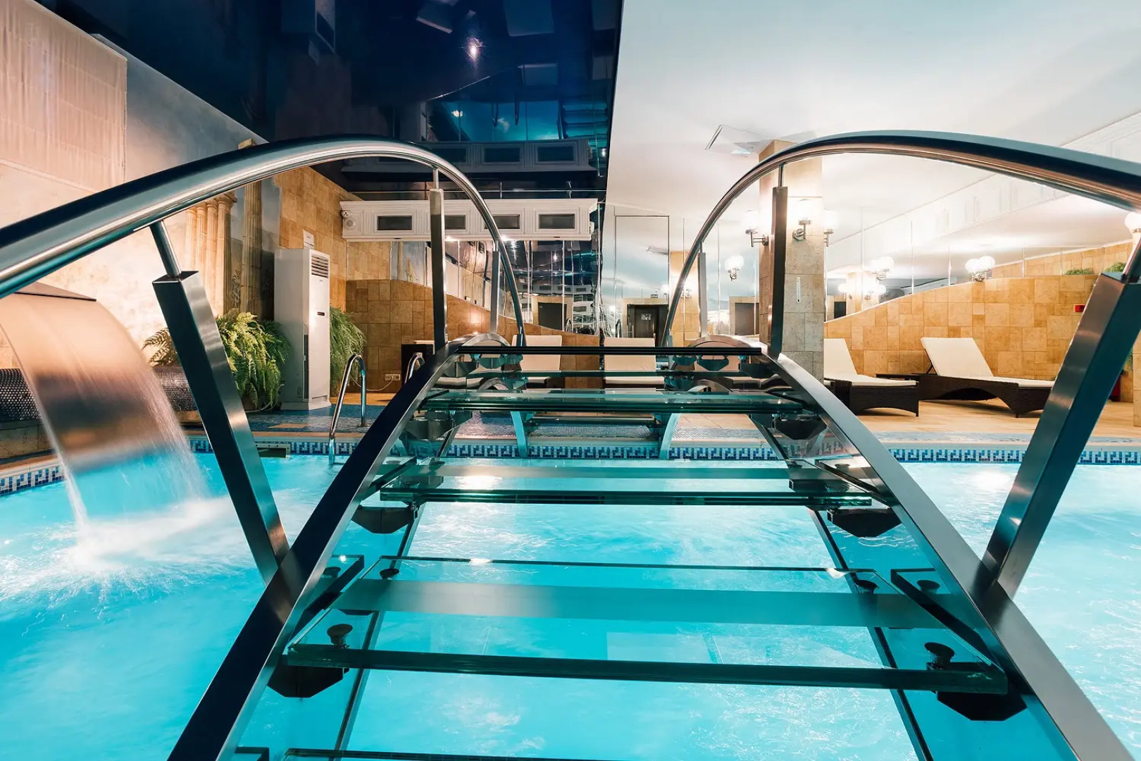 Отель Амбассадори