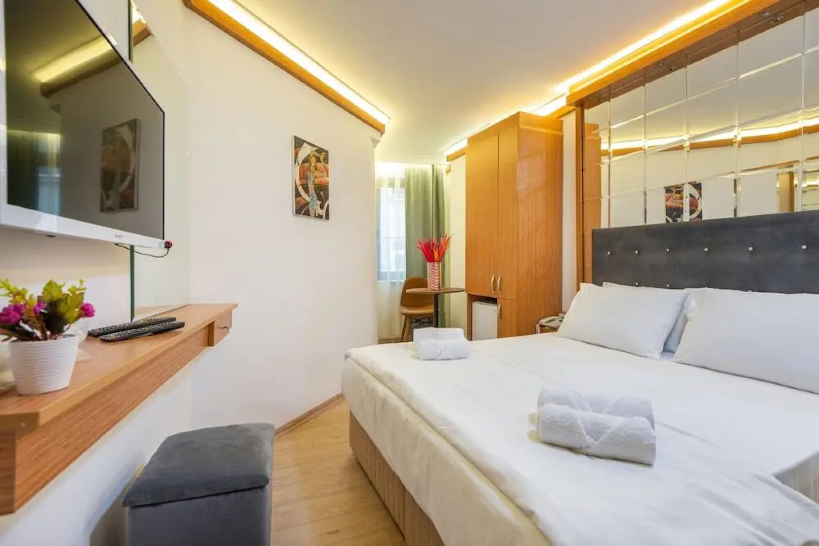 Seven Rooms Oldcity Hotel