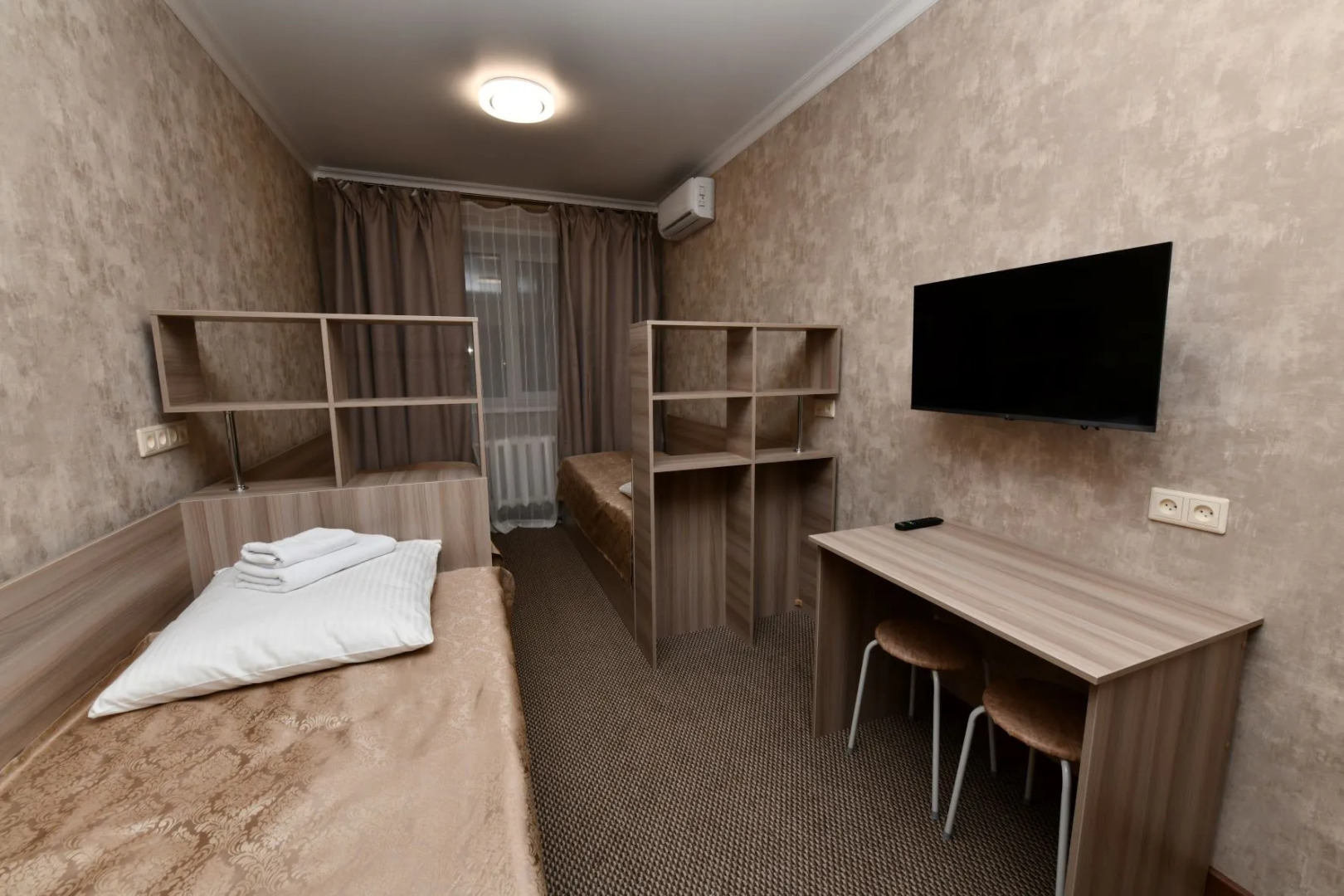 Отель Новоженовский