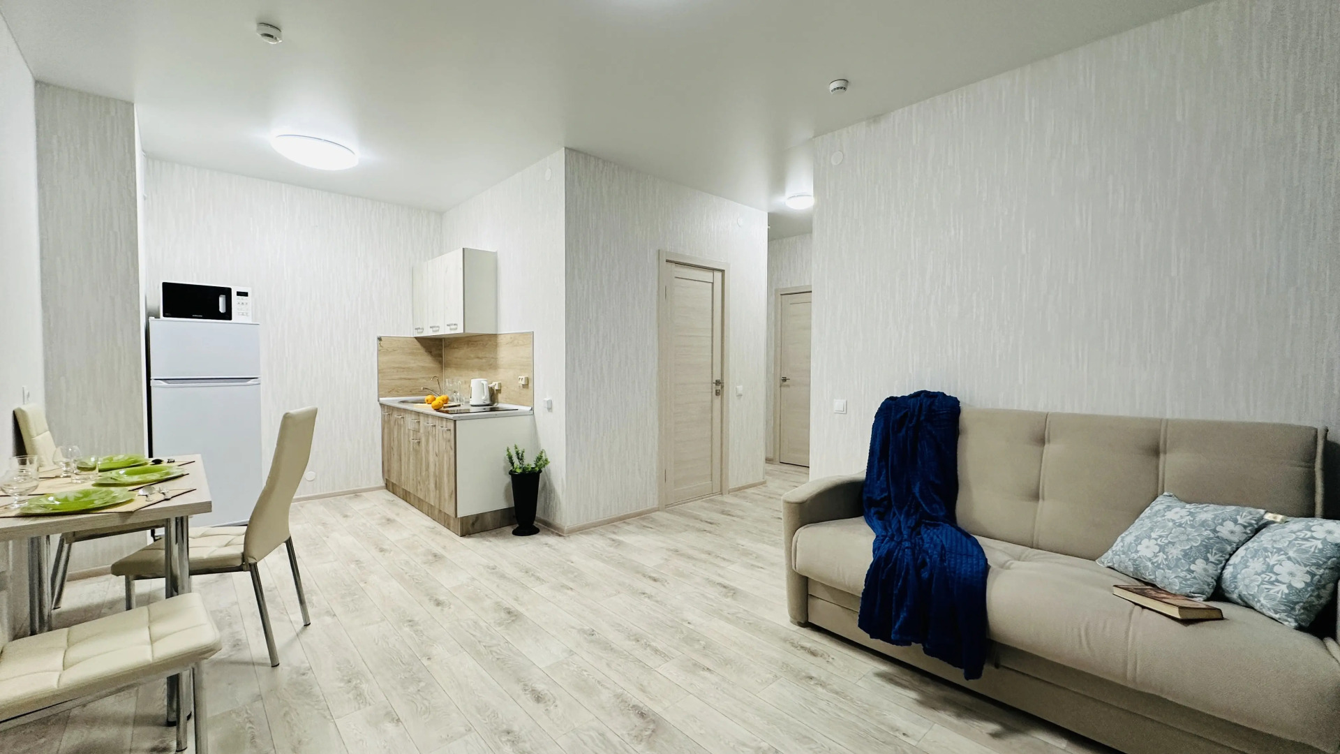 Квартира Уютная Евро-двухкомнатная на 23 этаже