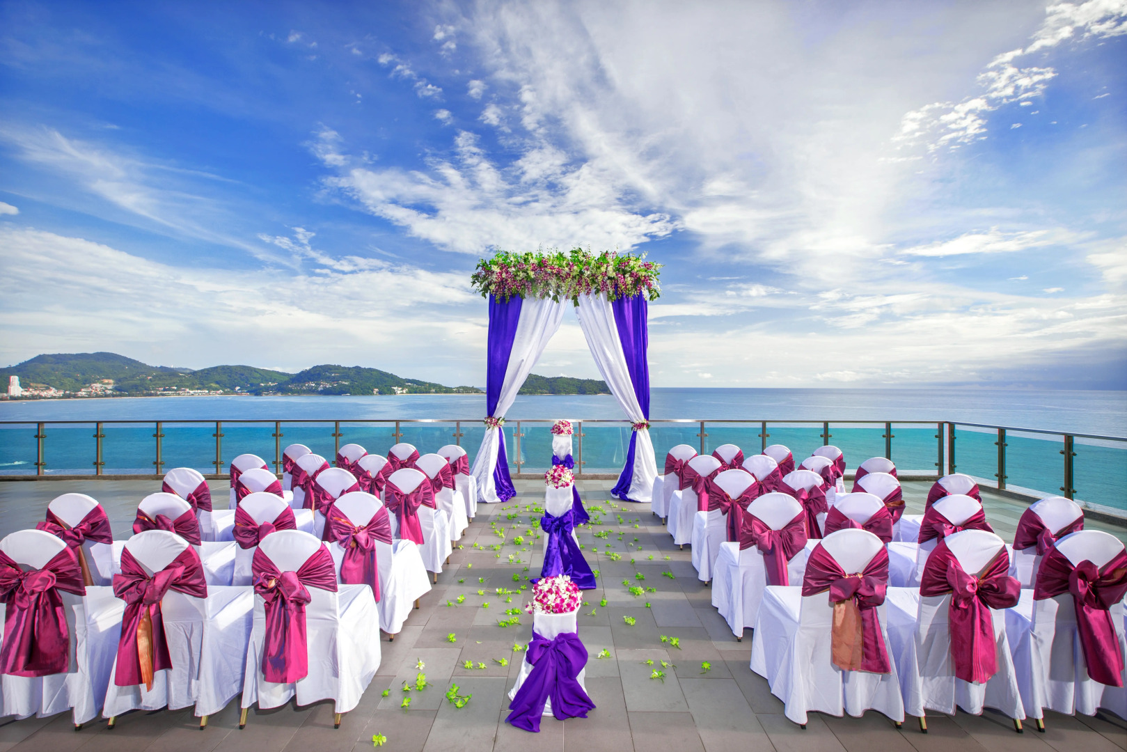 Отель Wyndham Grand Phuket Kalim Bay