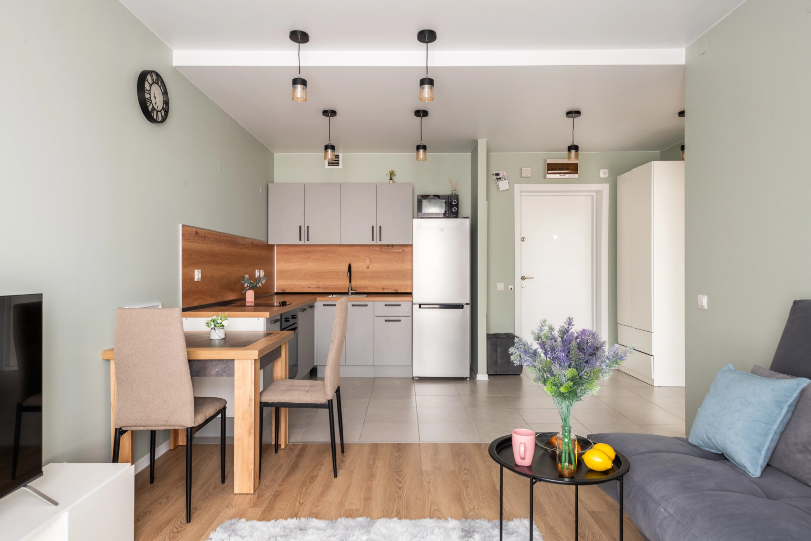 Квартира Видовая дизайнерская евродвушка у метро Озерная высокий этаж