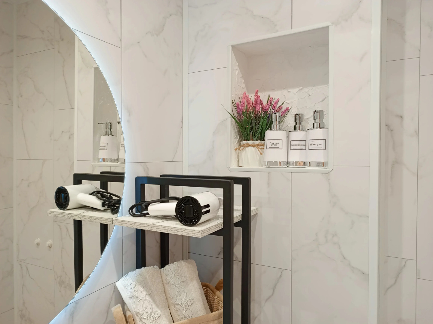 Апартаменты Уютные в высотке на Университетском Lion Apart