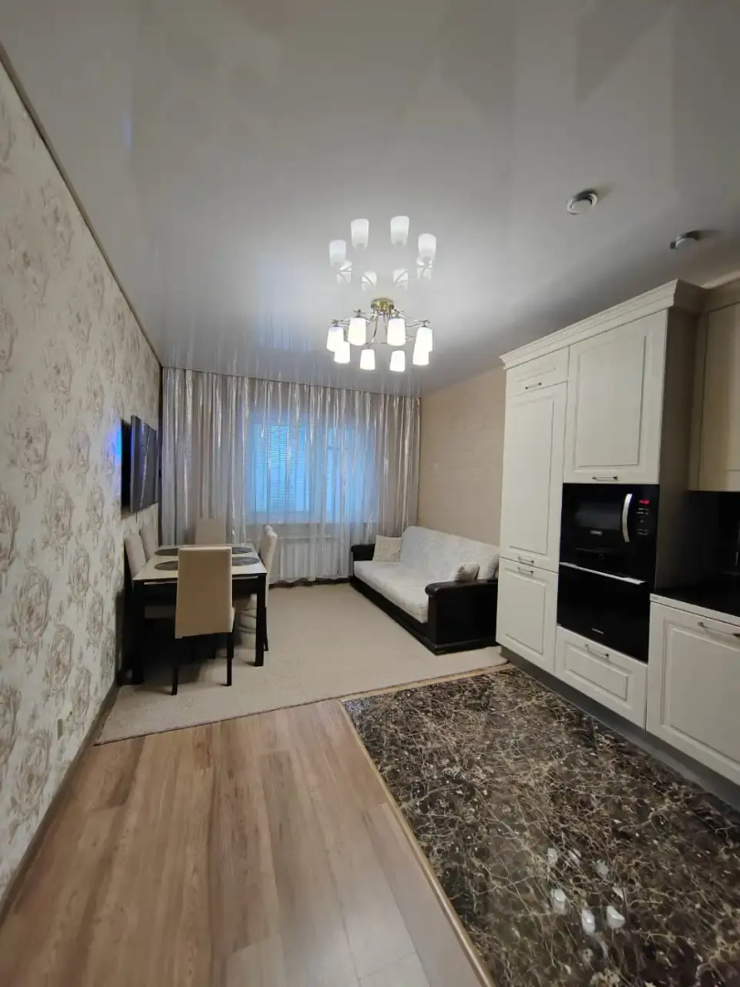 Квартира Трехкомнатная возле ТРЦ Аура