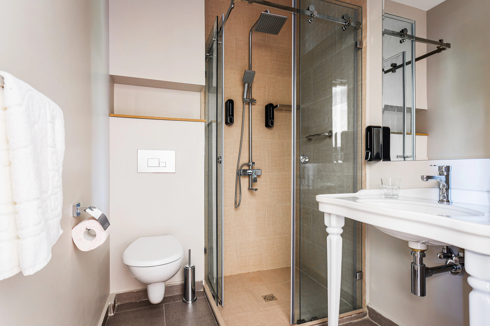 Отель River Inn