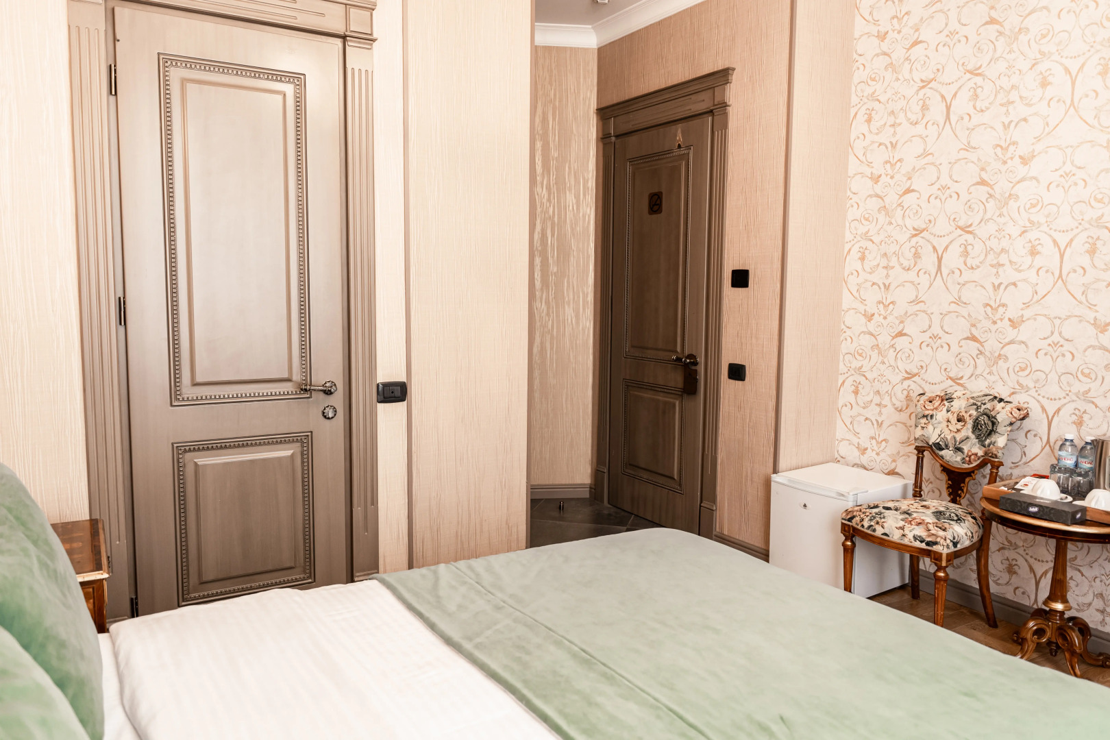 Отель West Inn Palace