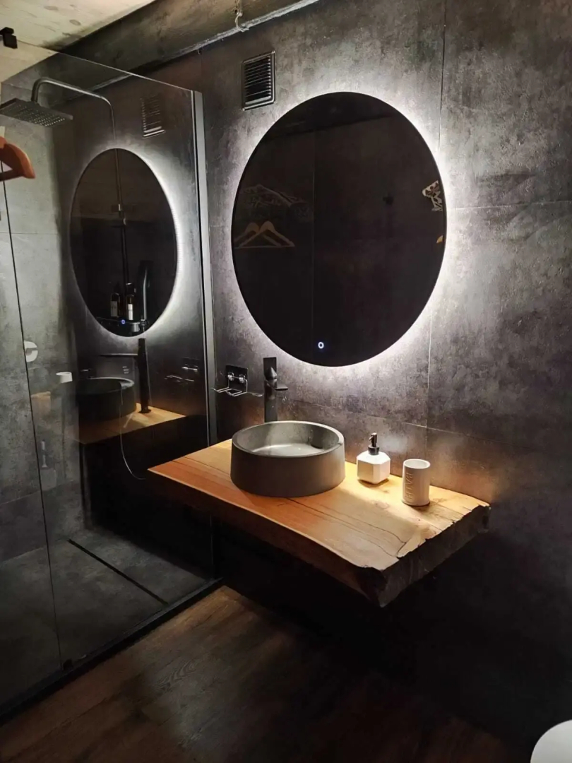 Шале двухэтажный А-фрейм с панорамным остеклением и террасой