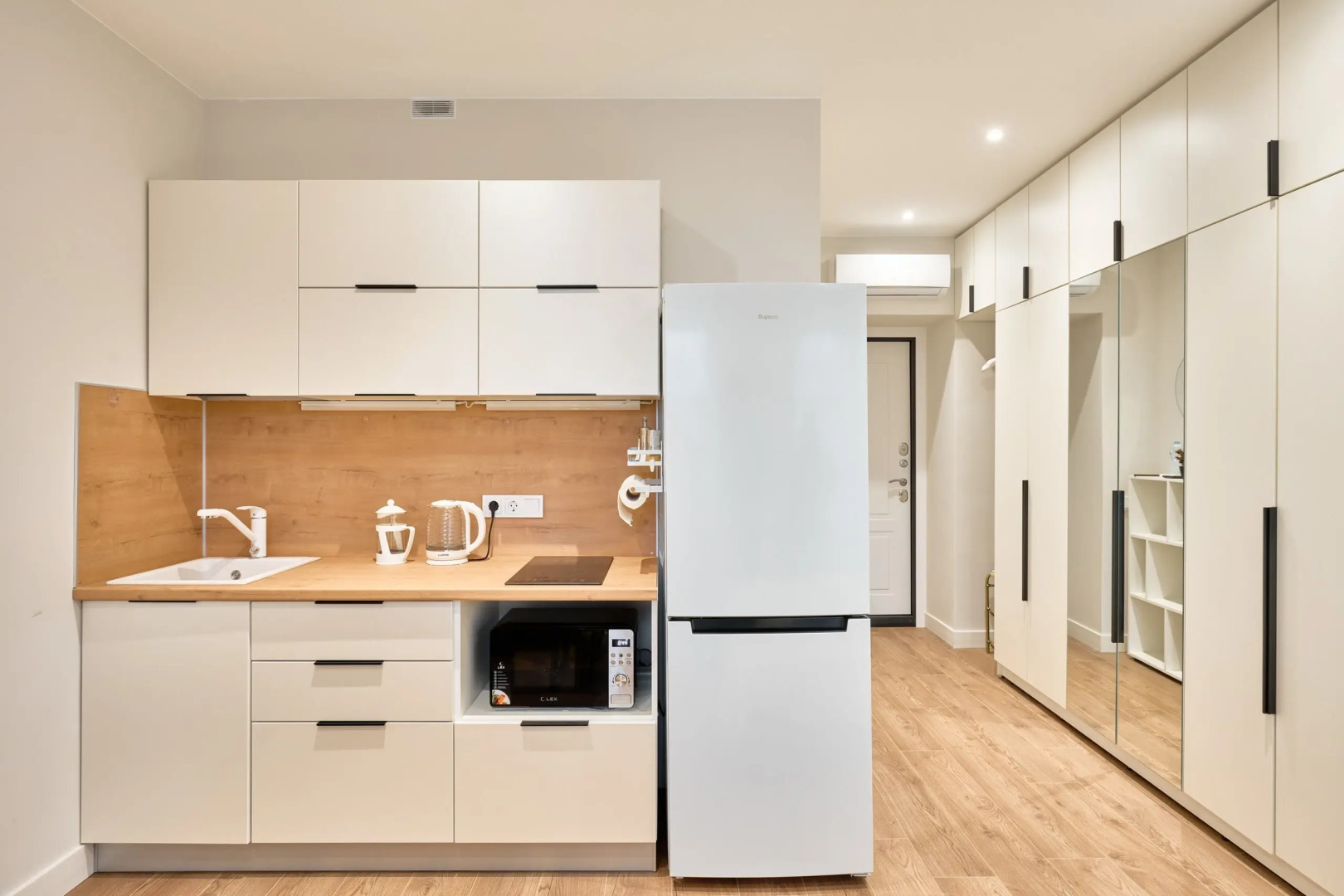 Апартаменты Светлая квартира с парковкой между Курской и Таганской, Земляной Вал