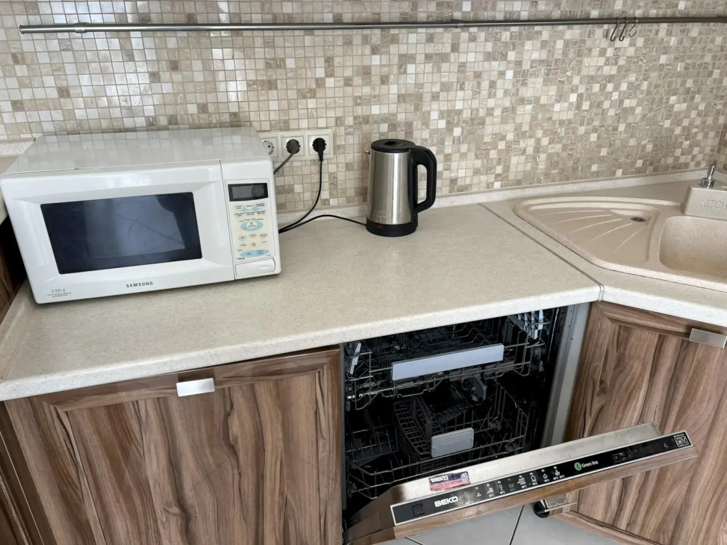 Квартира 8 Просторная 2-к в р-не Дельфинария - до моря 10 мин