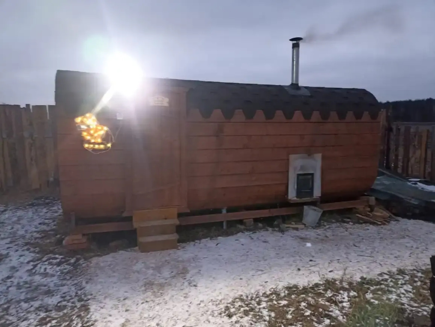 Частный дом с баней-бочкой