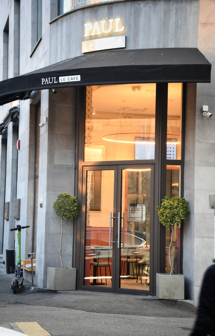 Апартаменты Stylish Gem Steps to Republic Square