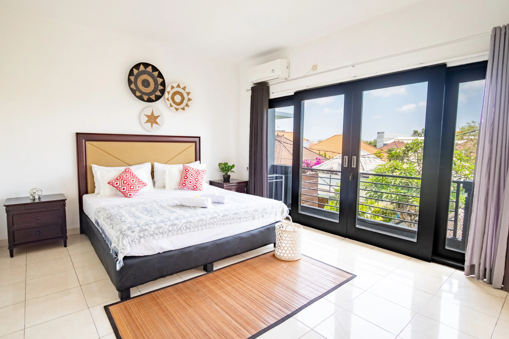 Вилла Villa with Amazing Pool and Rooftop Sun Terrace