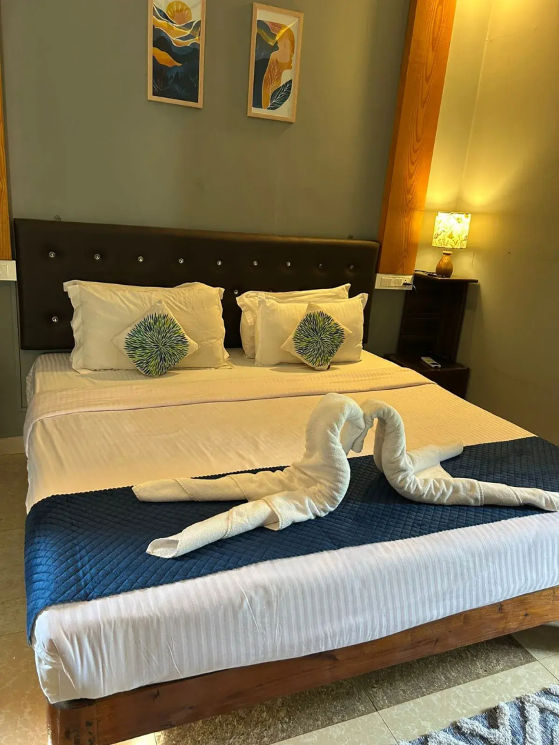 Hotel YogiTree beach Resort & Cafe