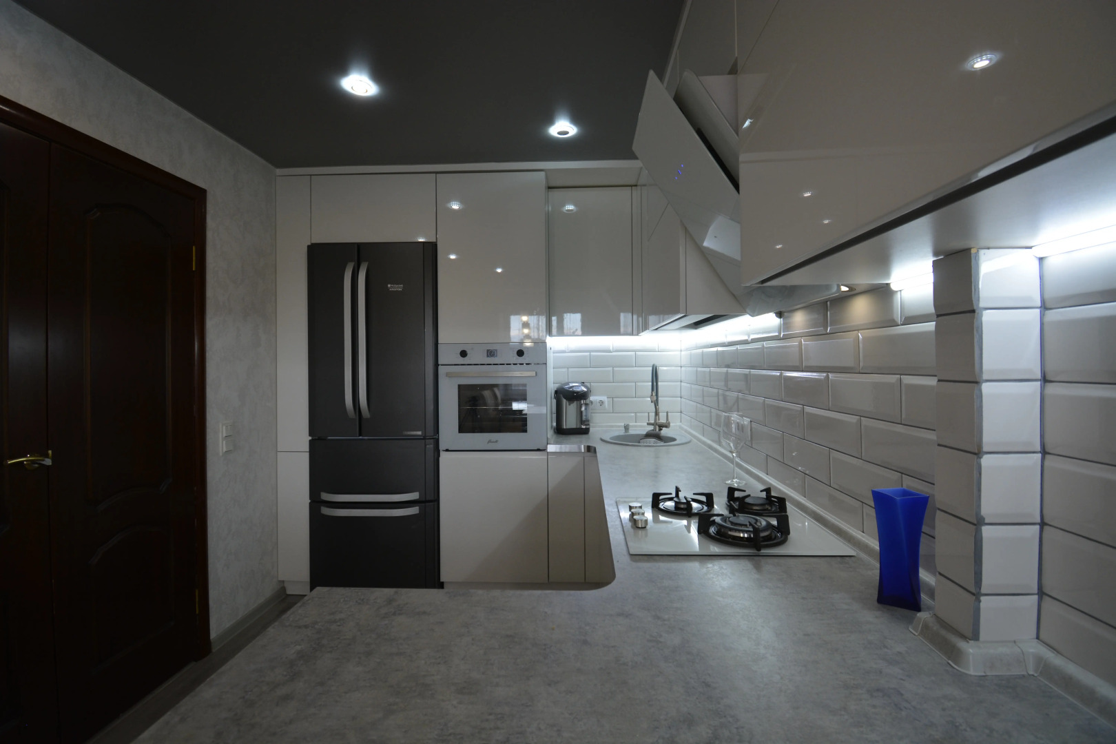 Квартира трёхкомнатная с двумя уборными лифтом и балконом