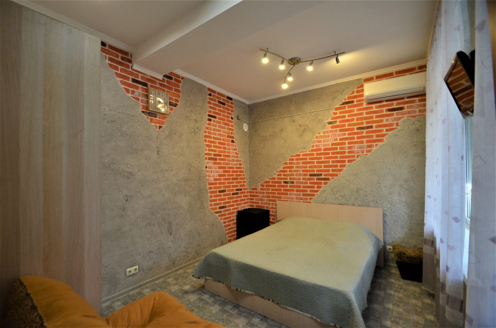 Апартаменты Статус на Кирова 10 в Ялте 1