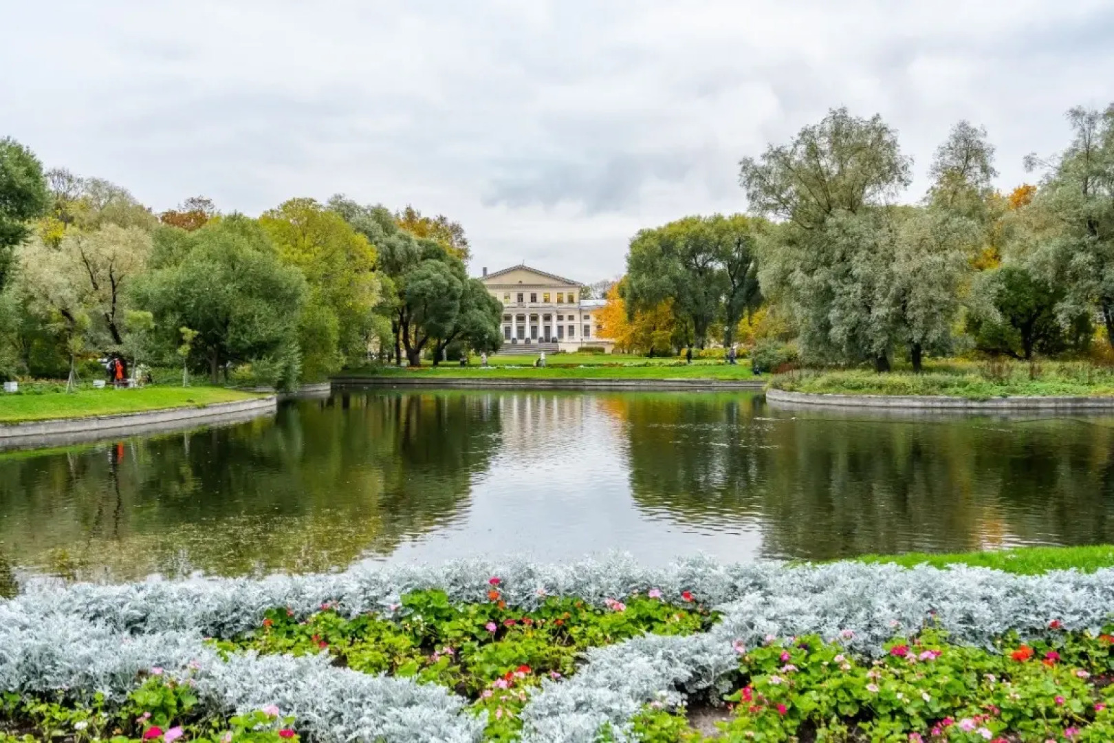 Квартира в сердце Санкт-Петербурга с парковкой для вашей семьи
