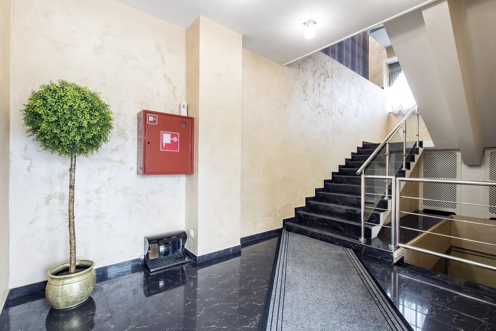 Отель Корона