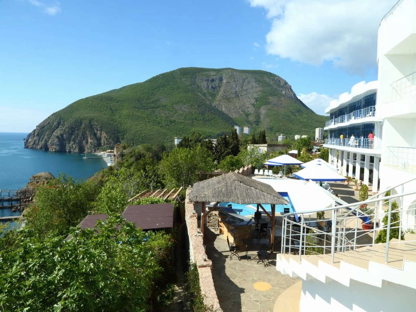 Отель Мажестик