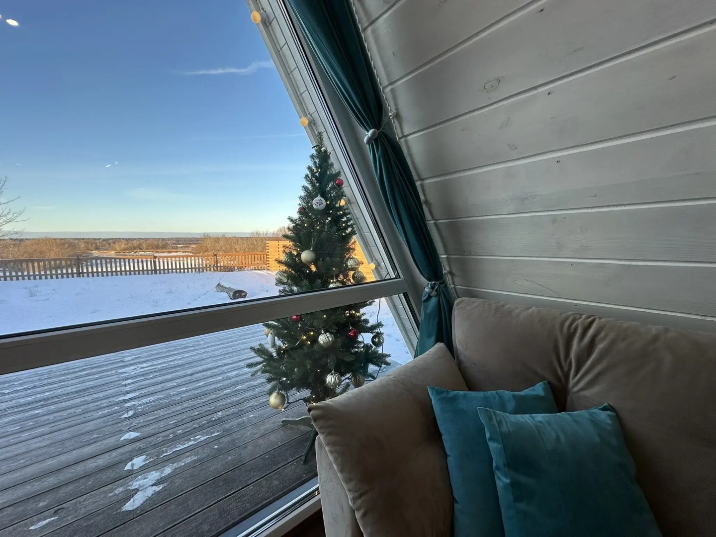 Частный дом Над Рекой с видом на Озеро