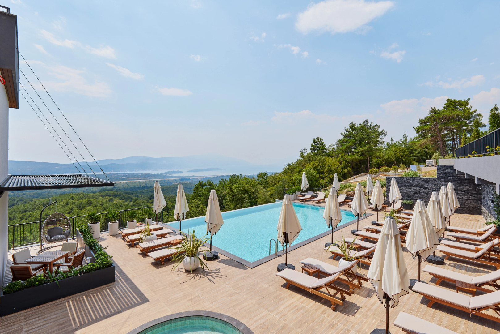 Апарт-отель Bayview Hills Luxury Residences