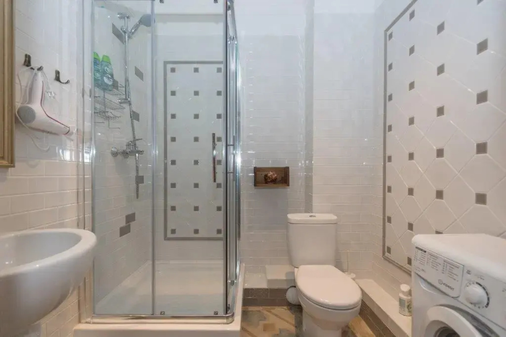 Апартаменты в Центре Города у Нарымского Сквера 2