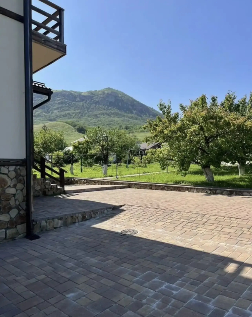 Частный дом Усадьба Сергея Пускепалиса у подножия горы Верблюд с полётами на рассвете