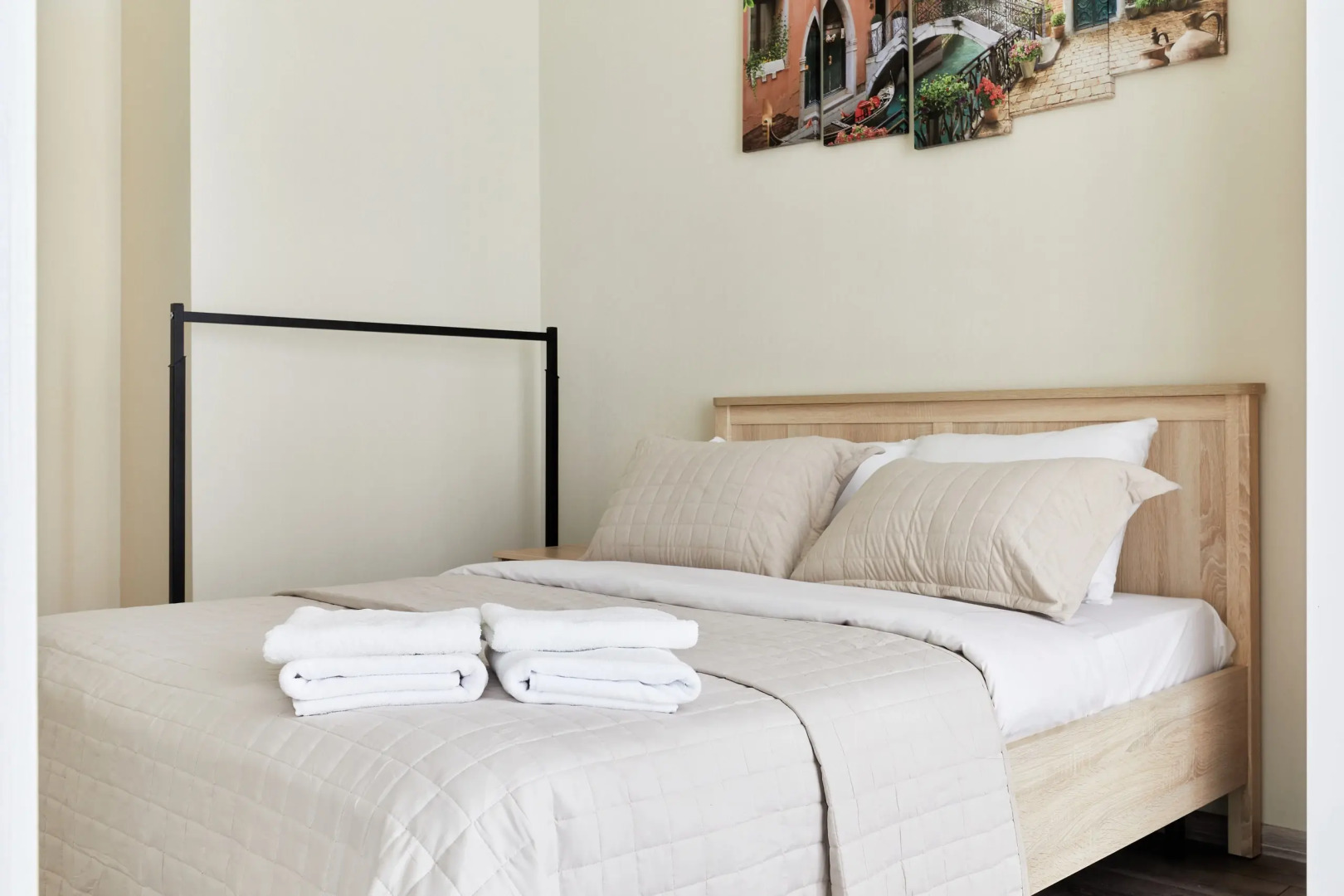 Квартира с изолированной спальней и балконом в 100 м от моря