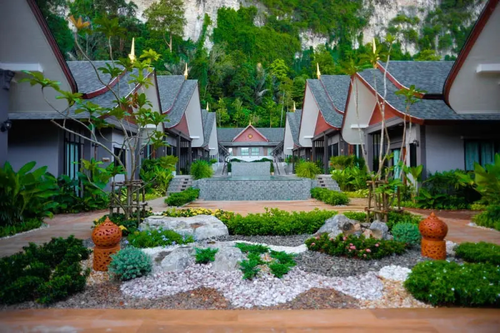 Отель The Scene Cliff View Villas