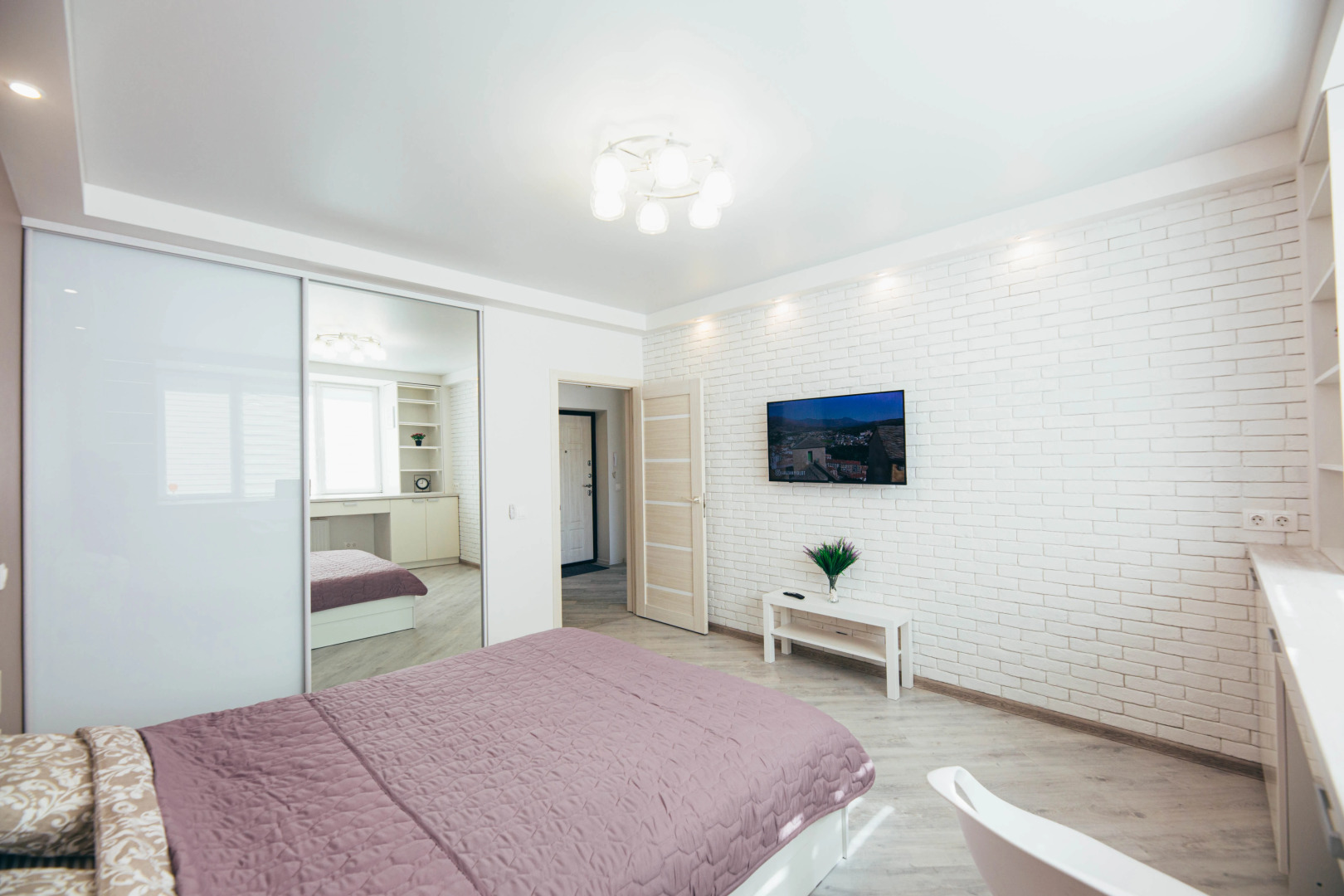 Апартаменты День и Ночь на Согласия