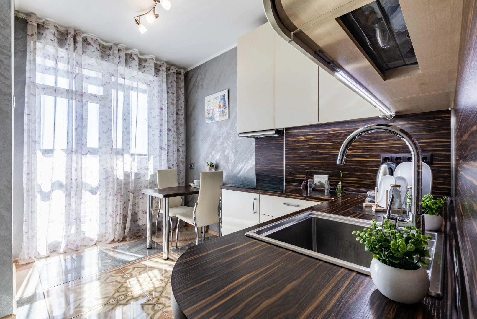 Однокомнатные апартаменты Stepanenkov с видом на город на Белинского 177а/3