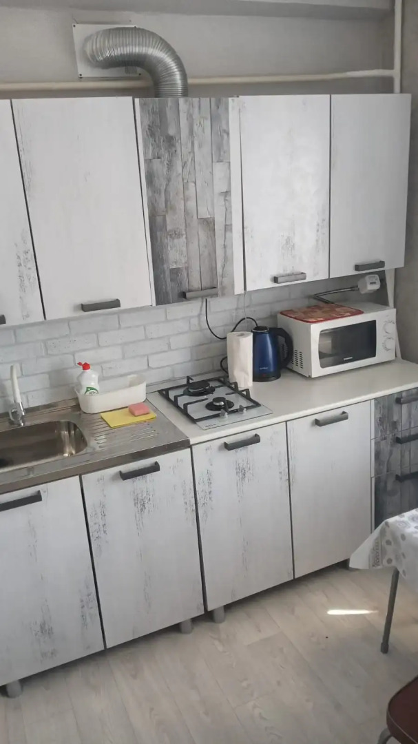 Апартаменты Двухкомнатная квартира с ремонтом рядом с озером