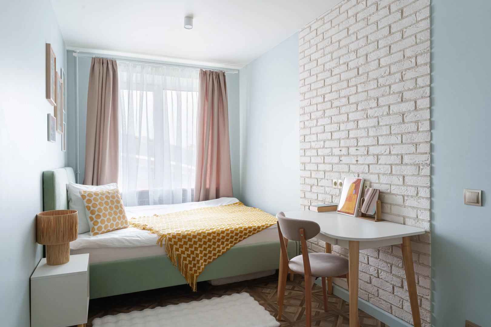 Апартаменты с видом на Комаровский рынок в центре города