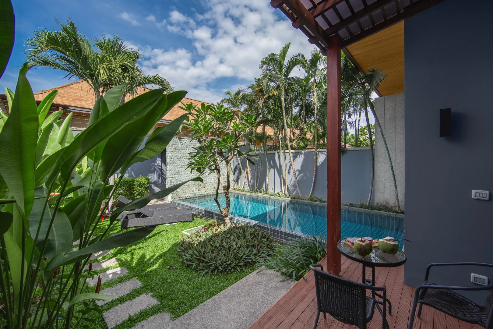 Отель Onyx Villas by TropicLook