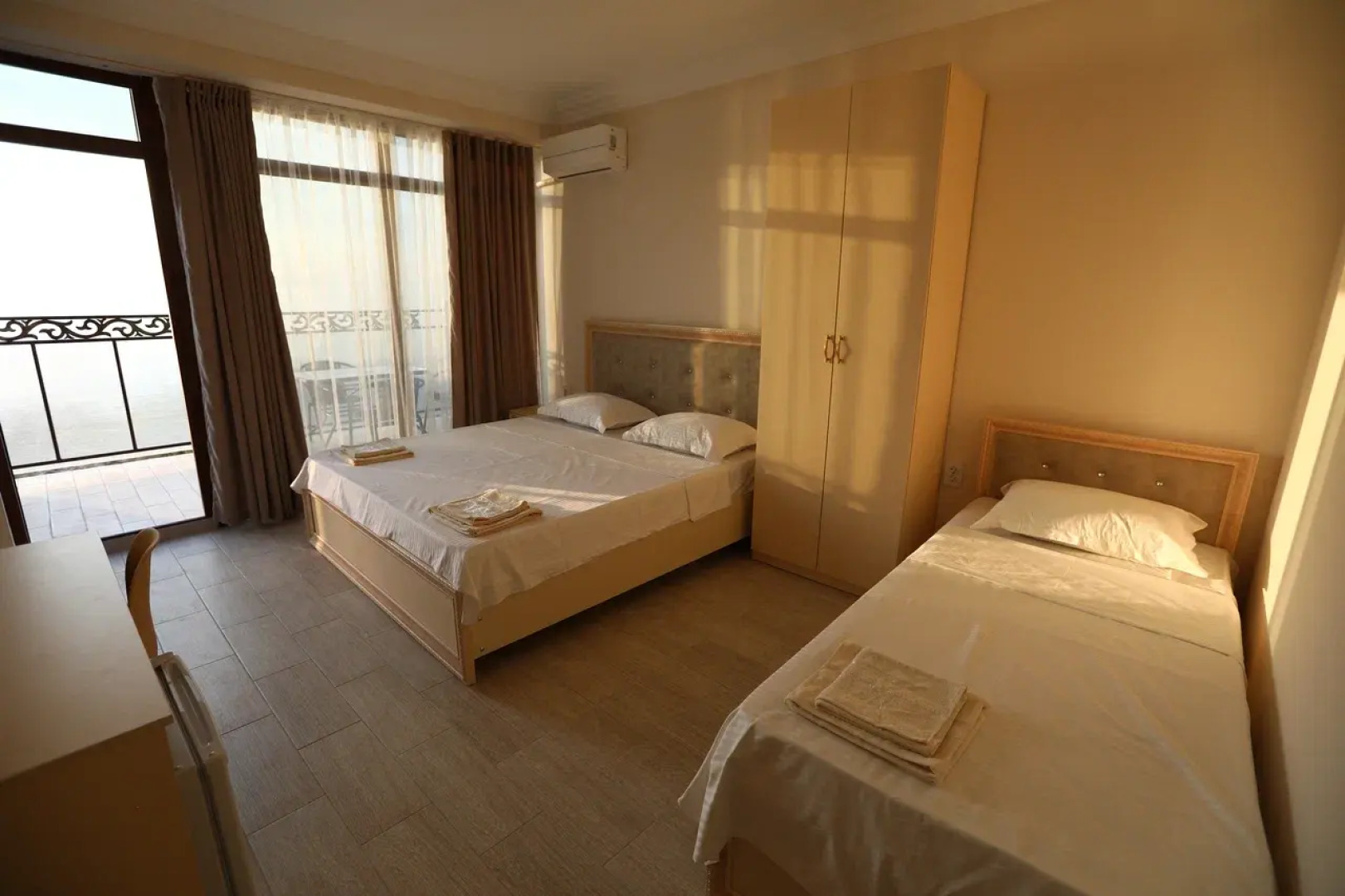 Отель Кавказ