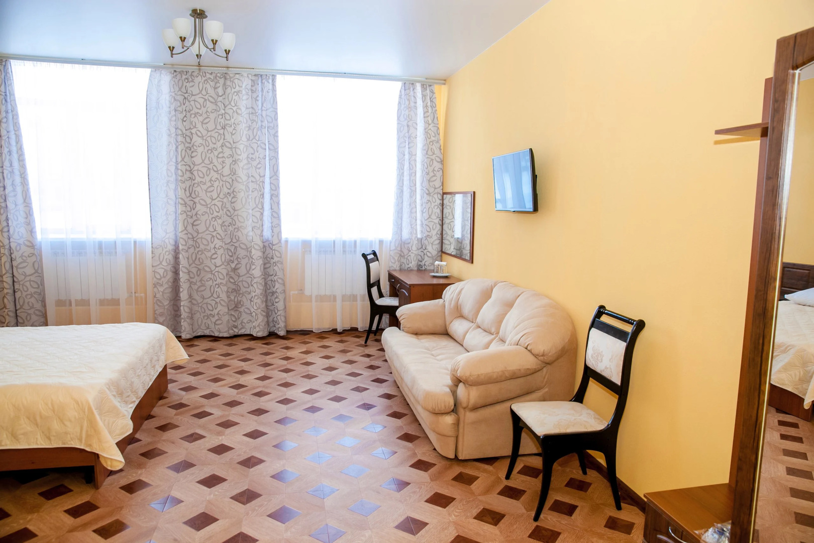 Отель Корона