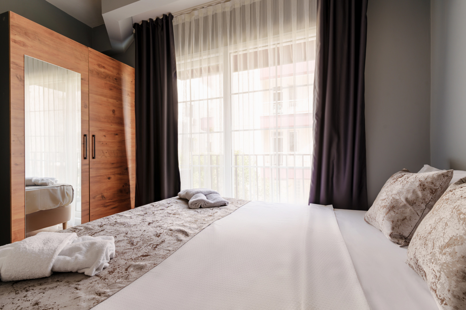 Отель Mrt Suites Lara