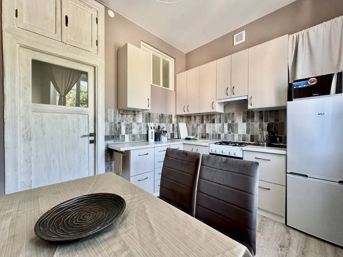 Апартаменты Шикарная уютная Трешка возле Площадь Победы